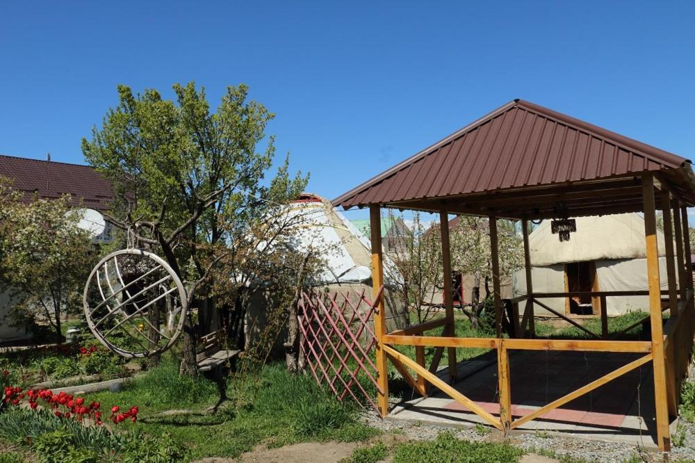 Hotel Yurt In My Garden Karakol Exterior foto